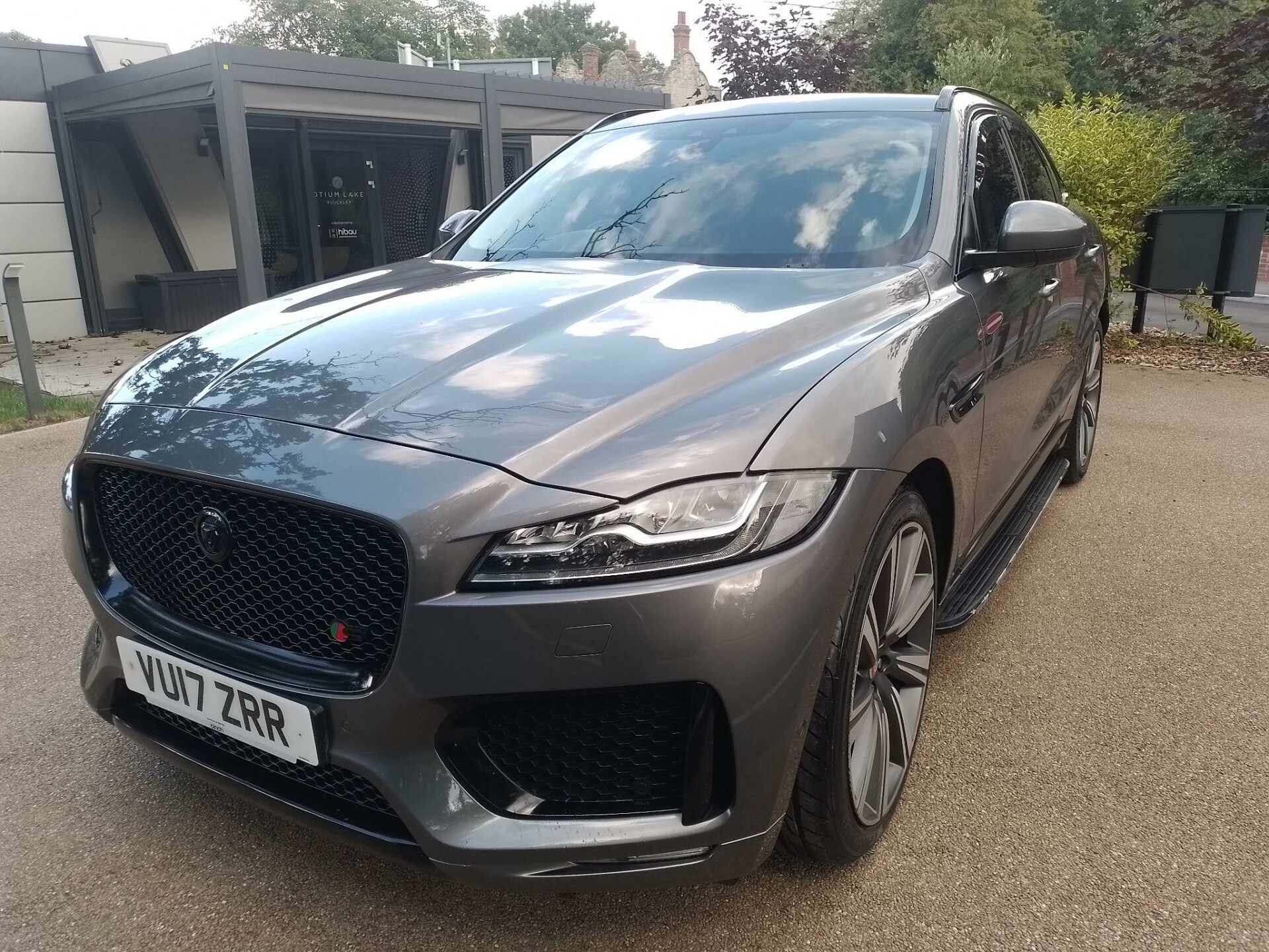 Jaguar F Pace