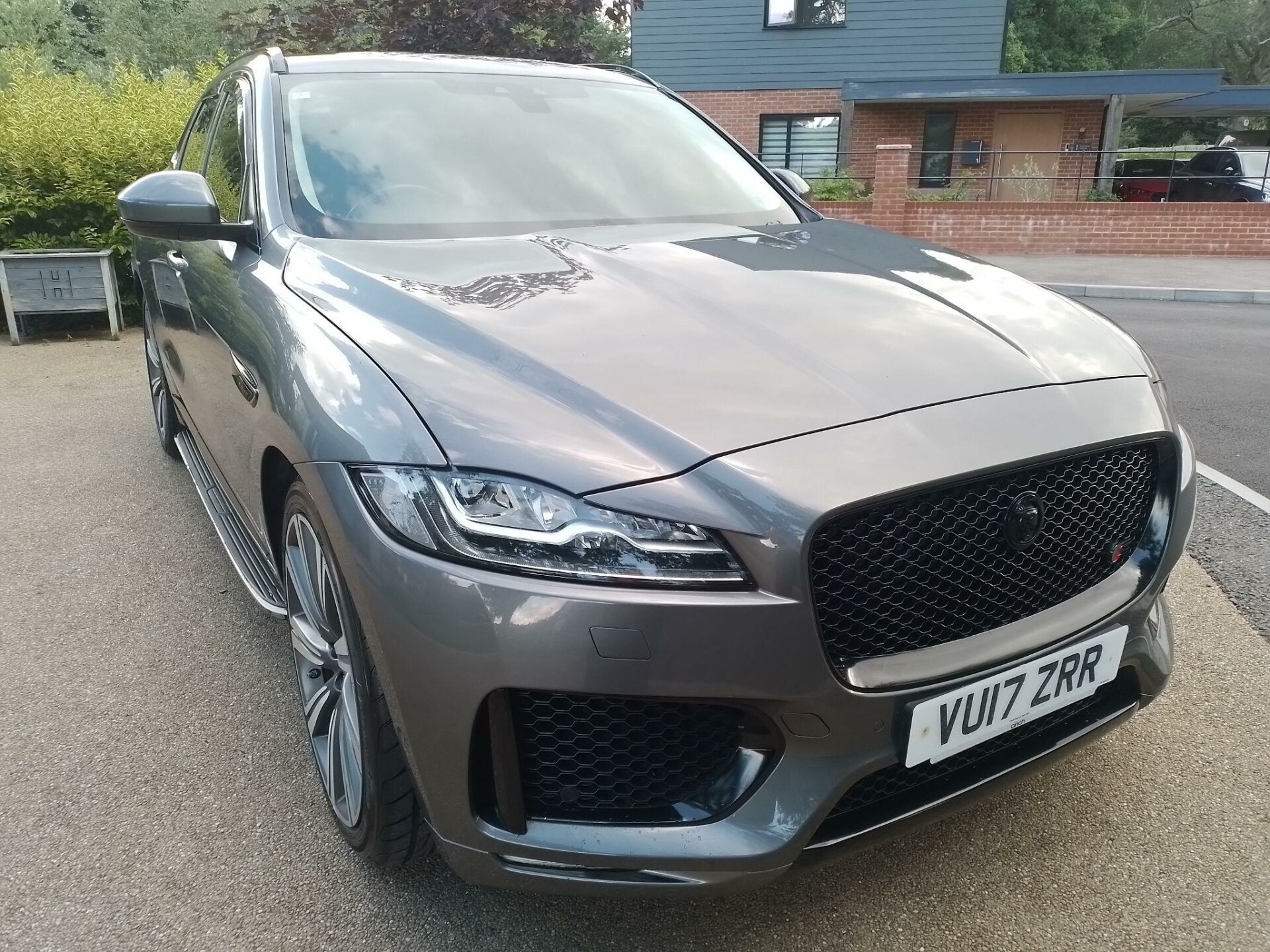Jaguar F Pace