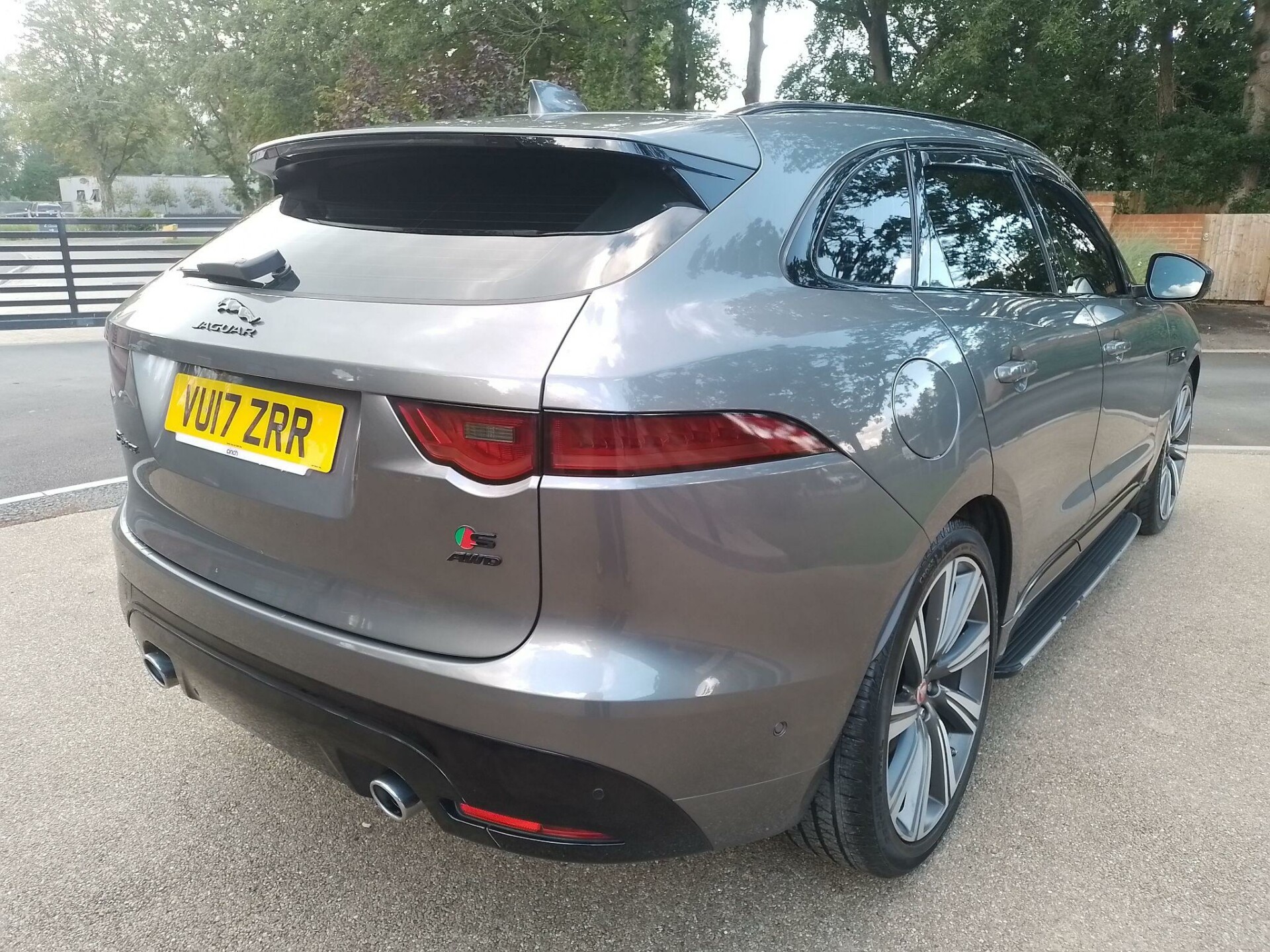 Jaguar F Pace