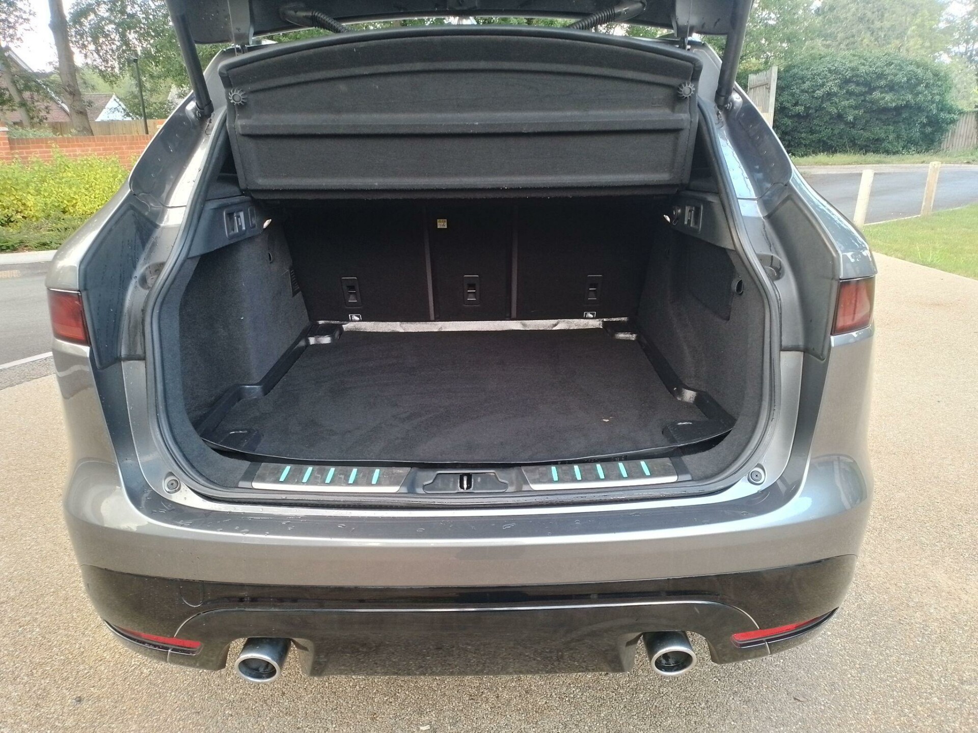 Jaguar F Pace