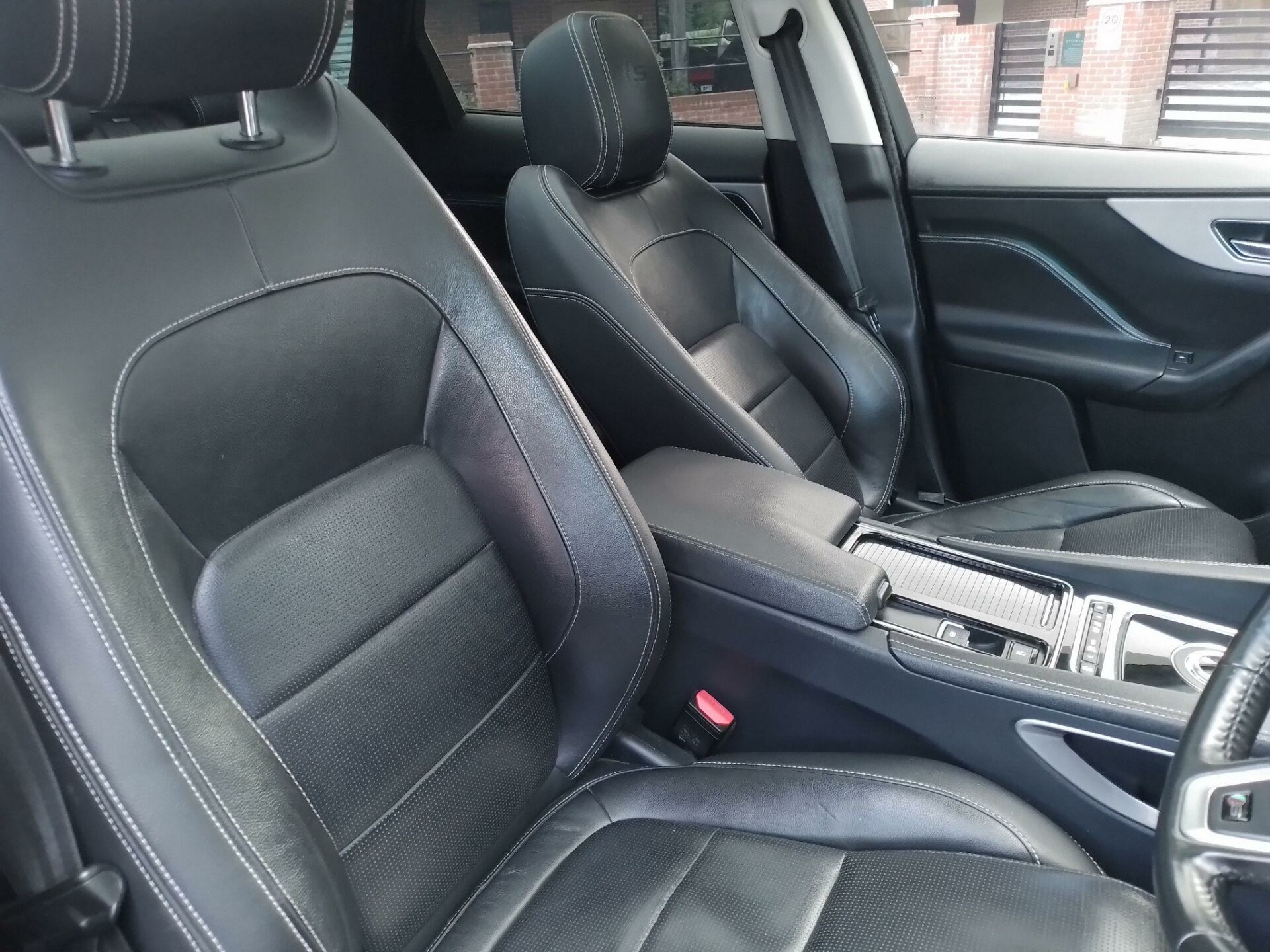 Jaguar F Pace