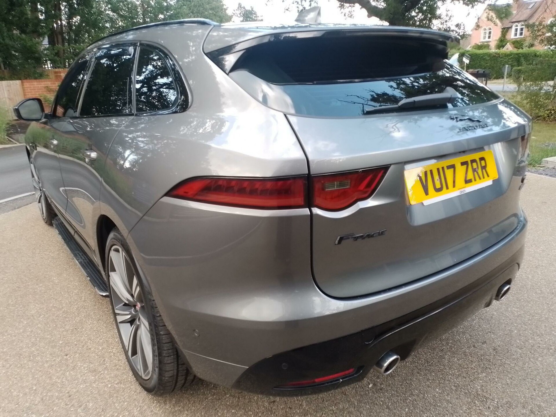 Jaguar F Pace
