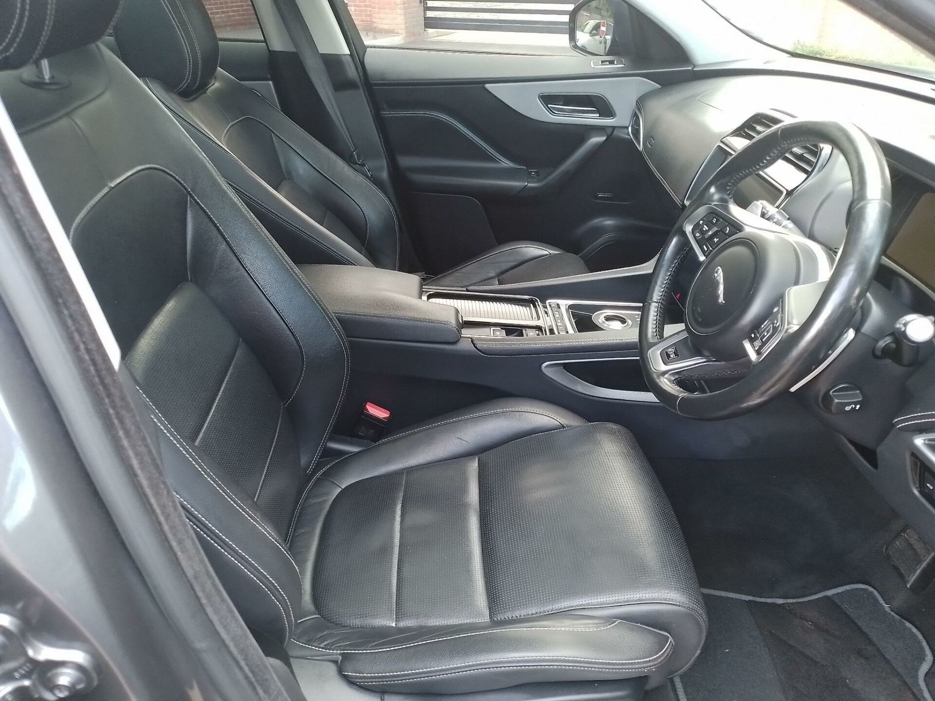 Jaguar F Pace