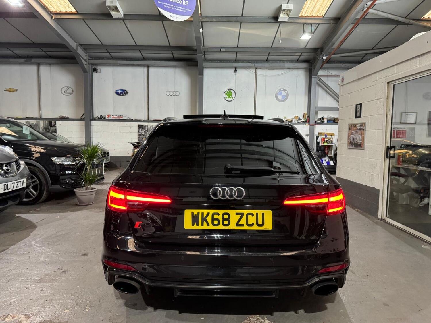 Audi RS4 Saloon