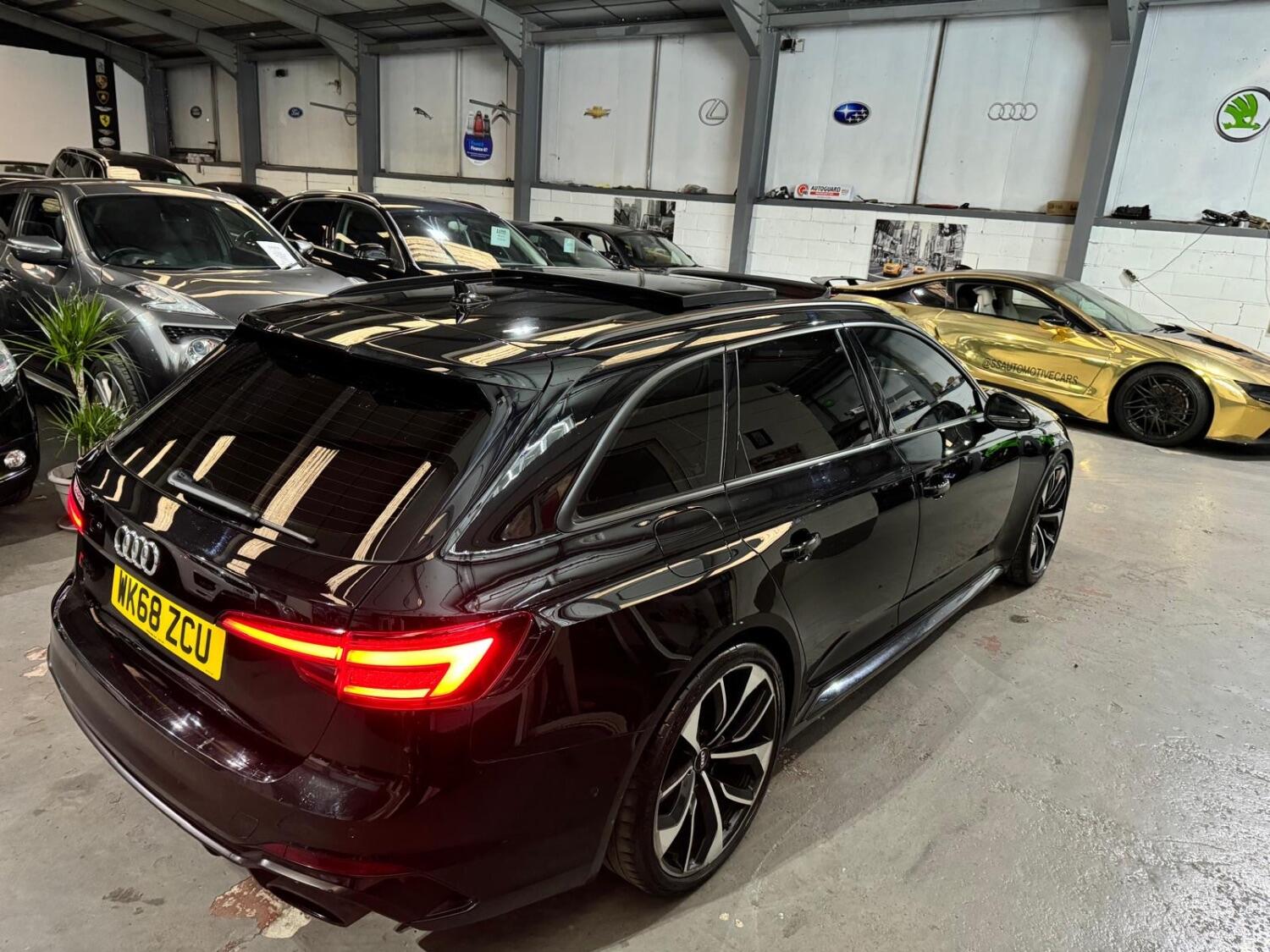 Audi RS4 Saloon