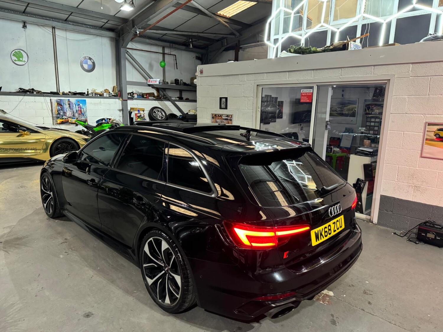 Audi RS4 Saloon