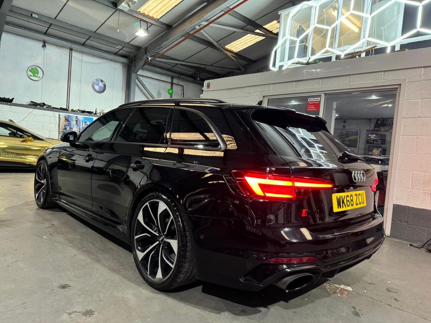 Audi RS4 Saloon