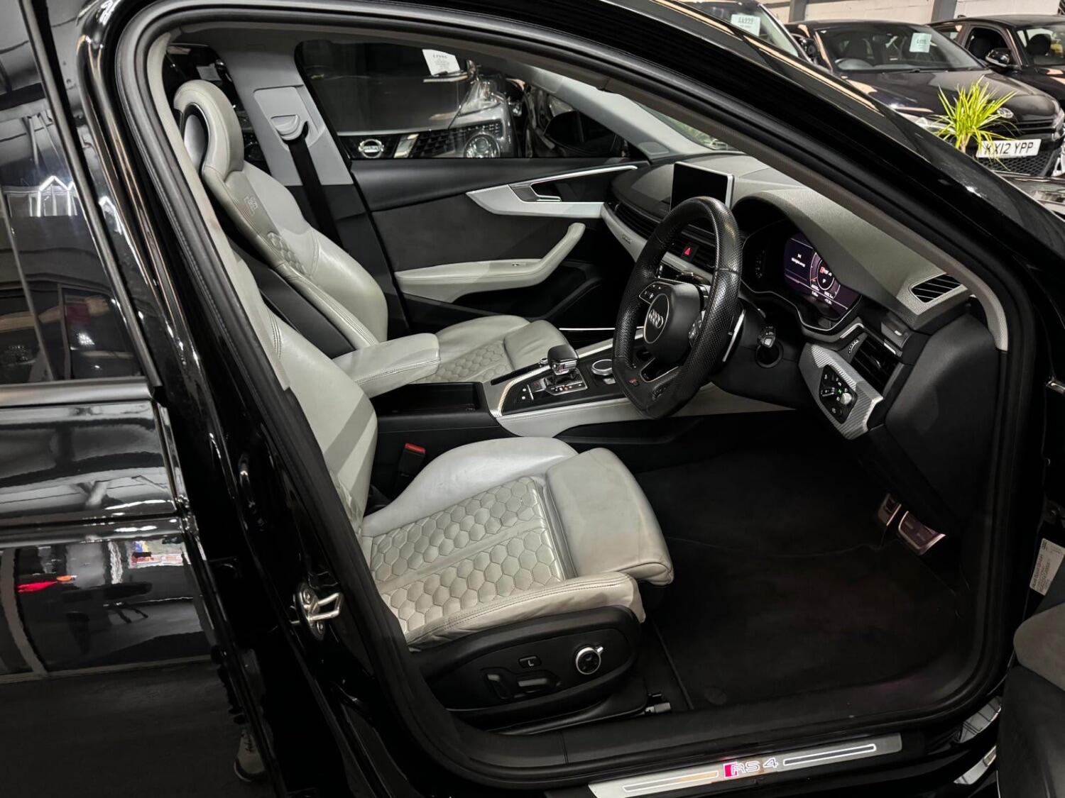 Audi RS4 Saloon
