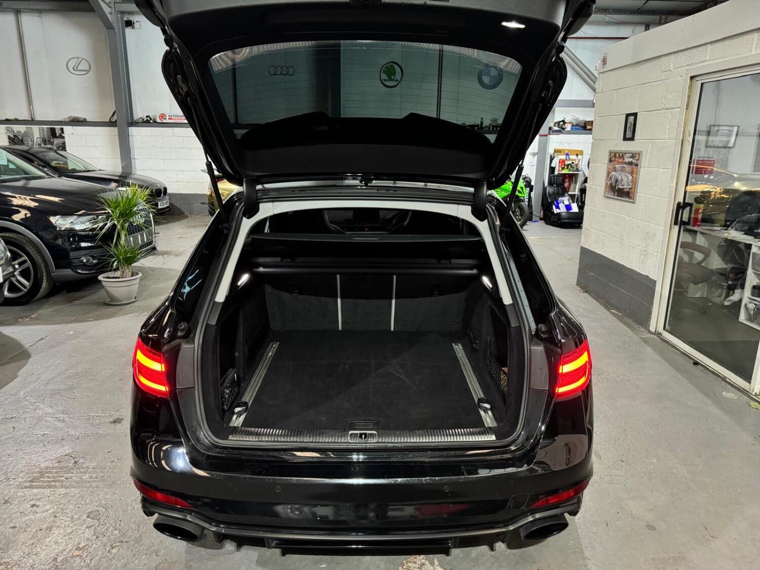 Audi RS4 Saloon