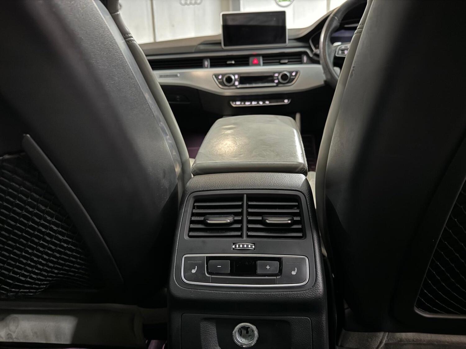 Audi RS4 Saloon