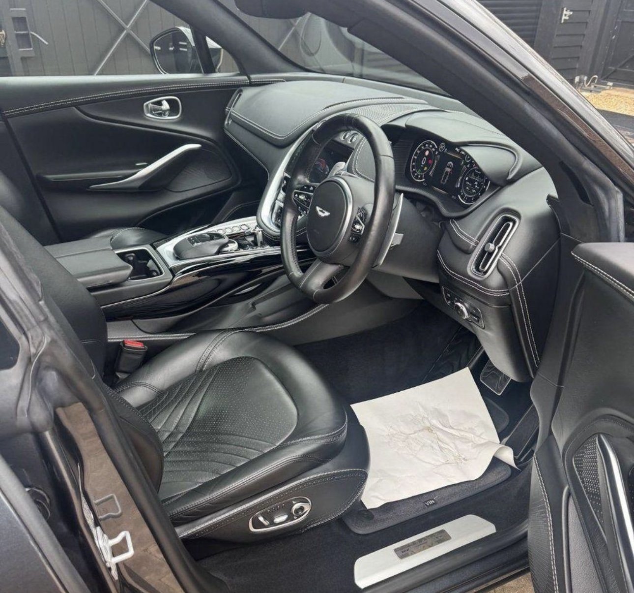 Aston Martin DBX