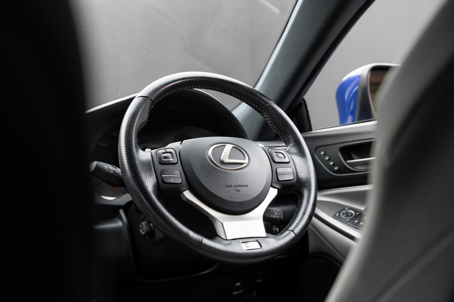 Lexus RC