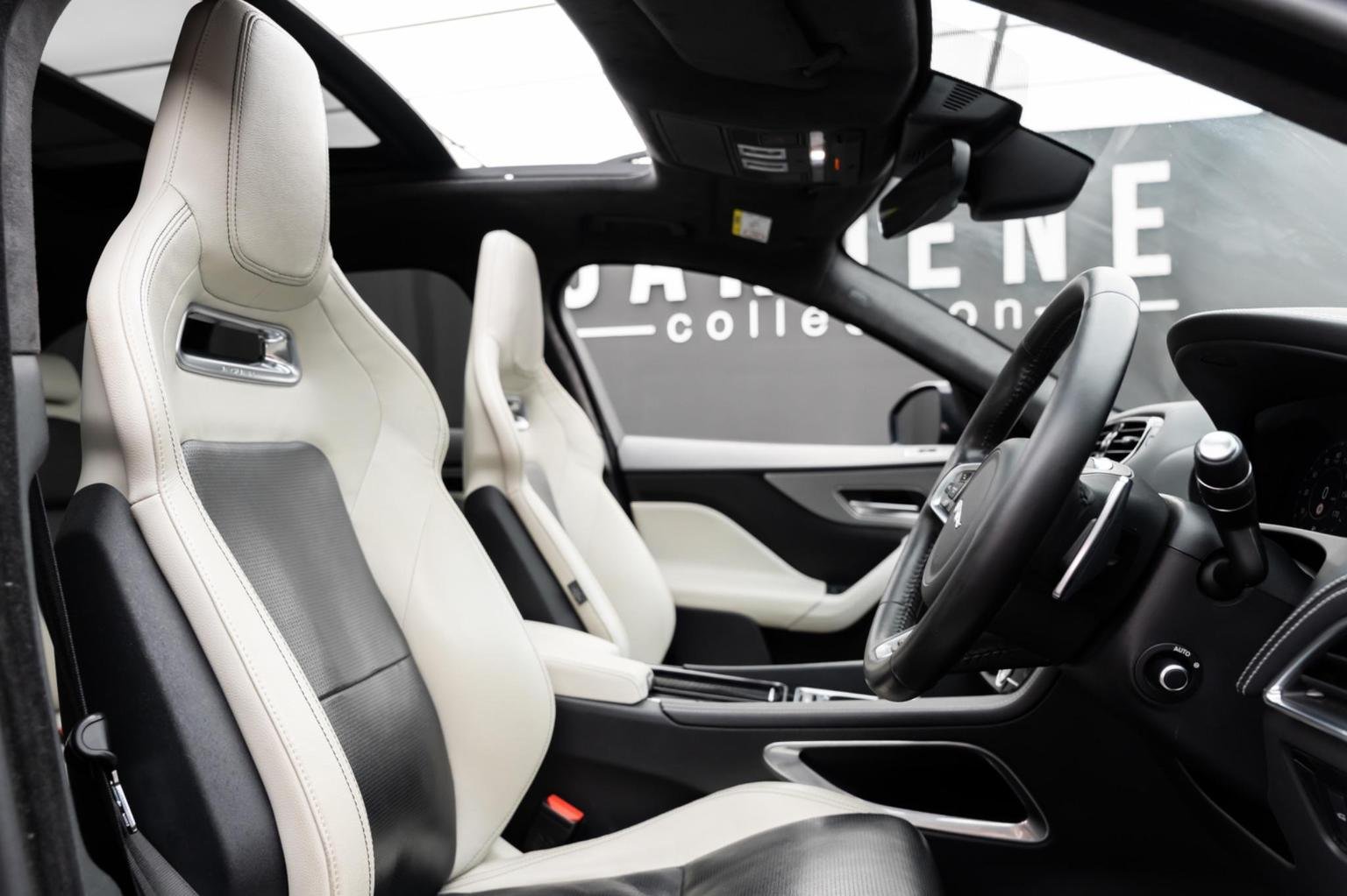 Jaguar F Pace