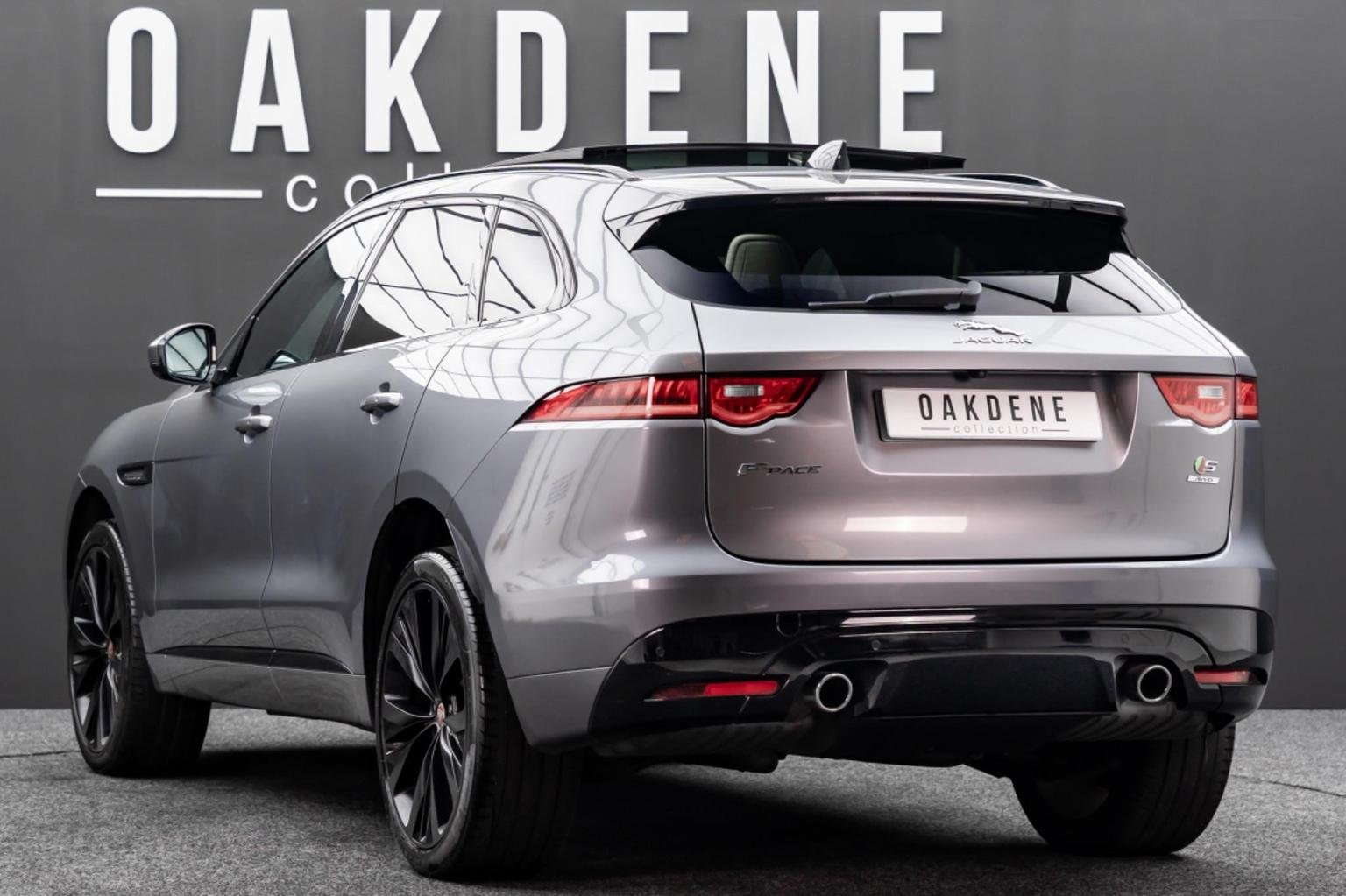 Jaguar F Pace