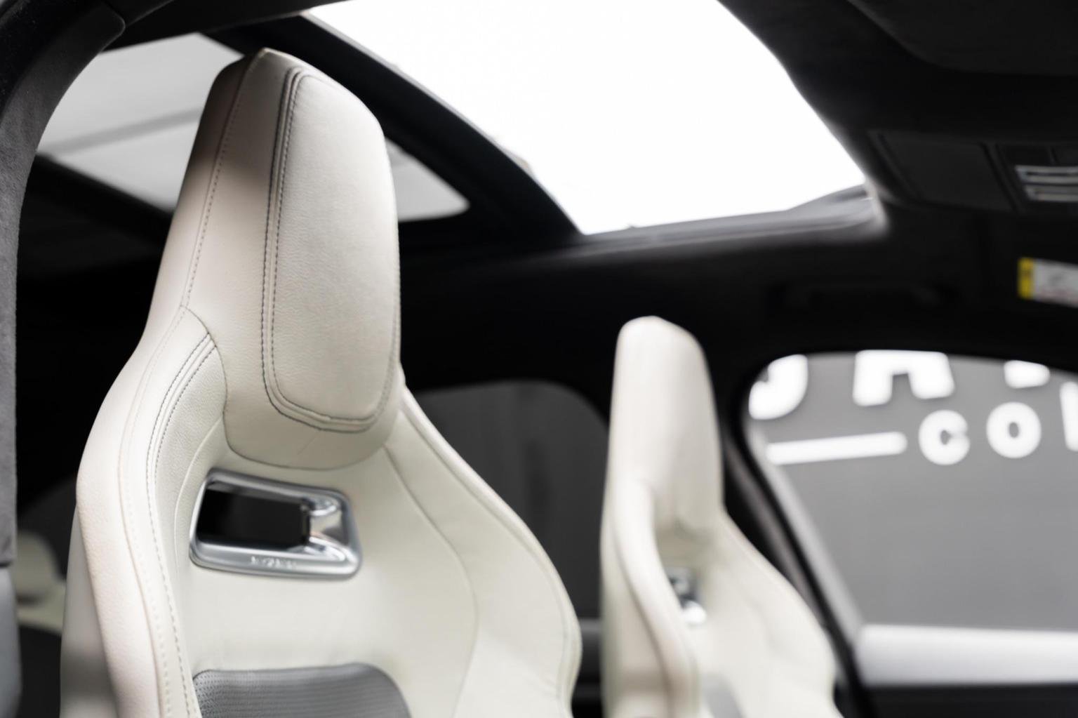 Jaguar F Pace
