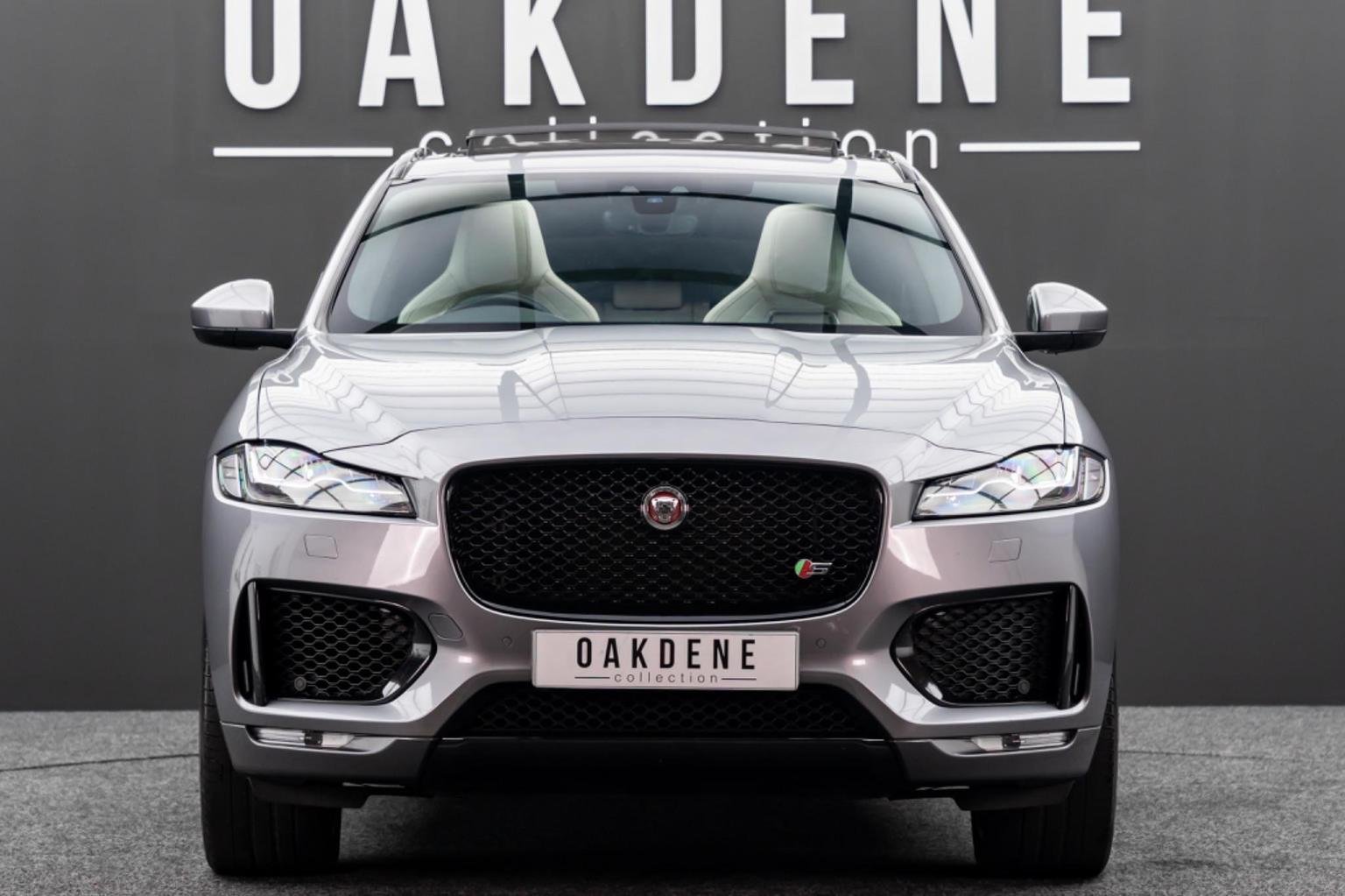 Jaguar F Pace