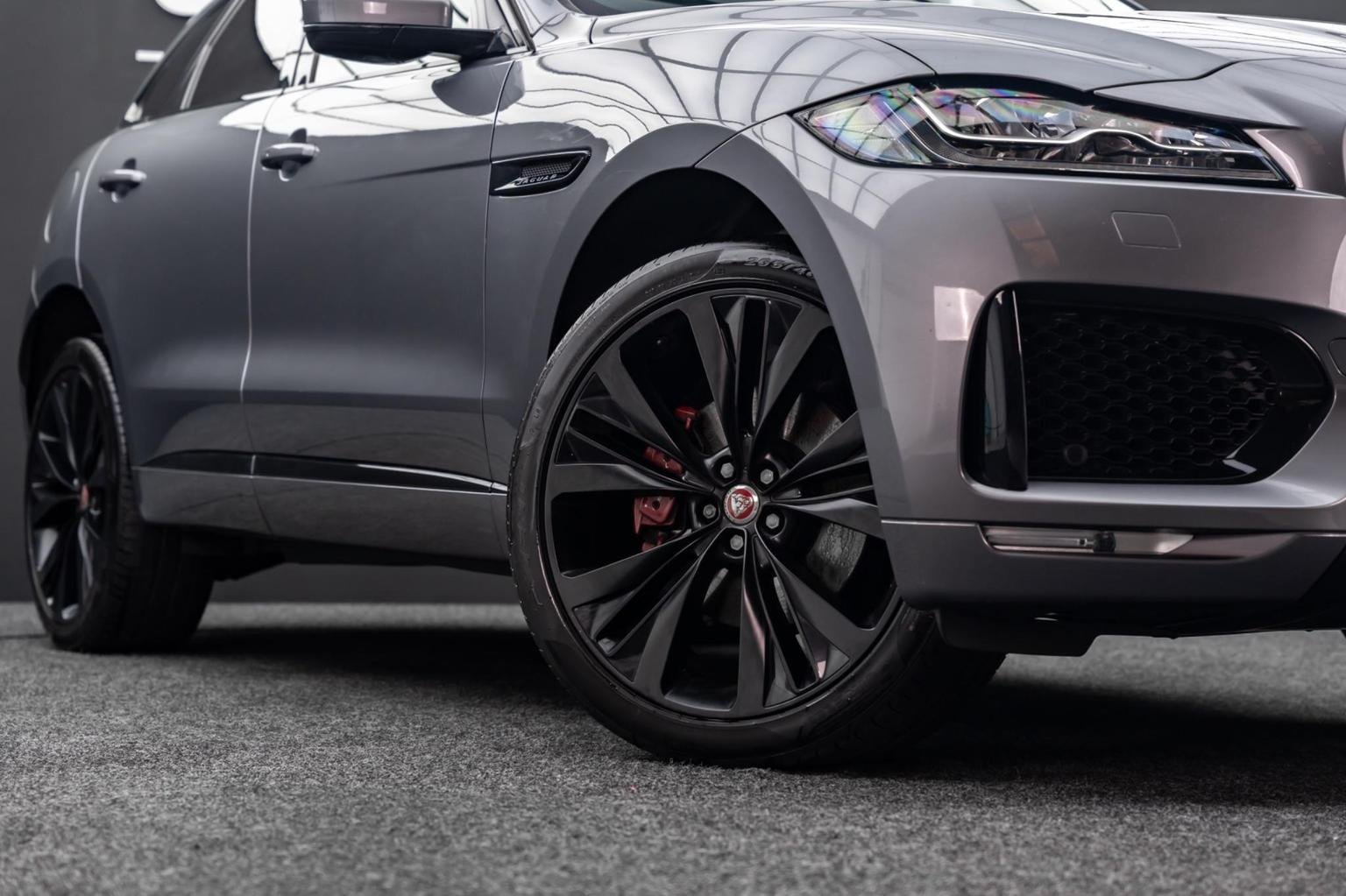 Jaguar F Pace