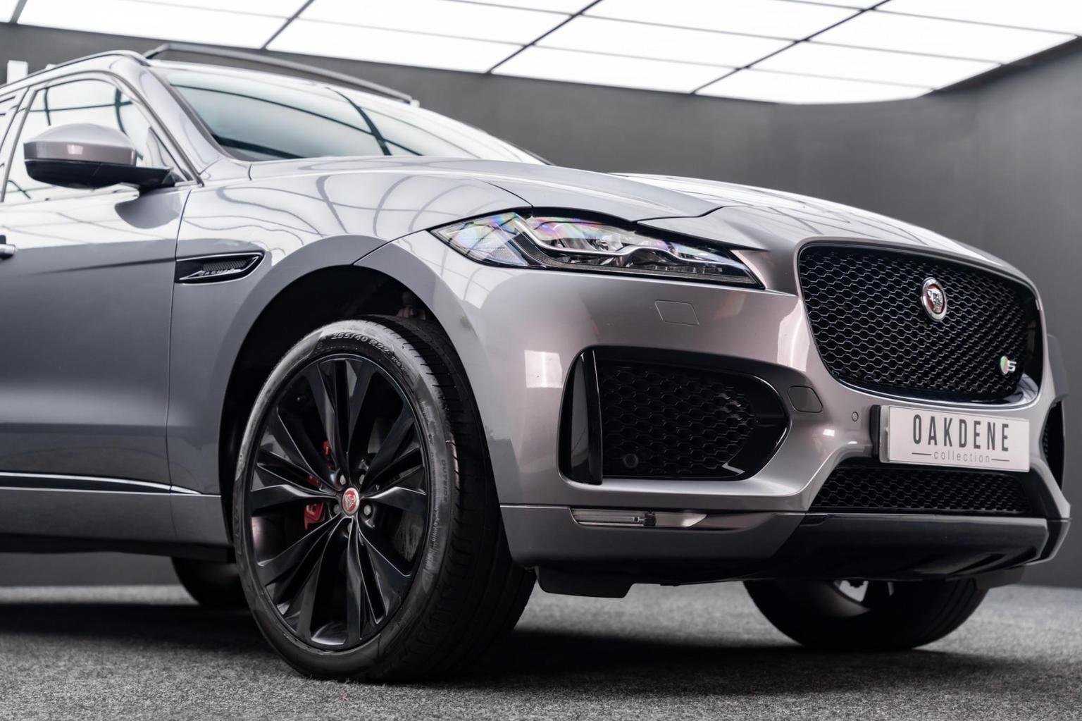 Jaguar F Pace