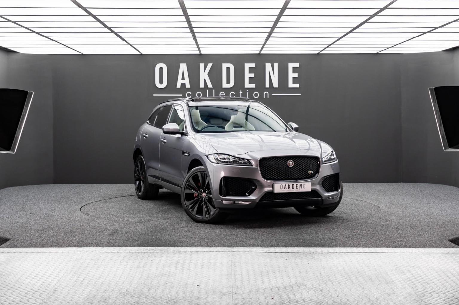 Jaguar F Pace