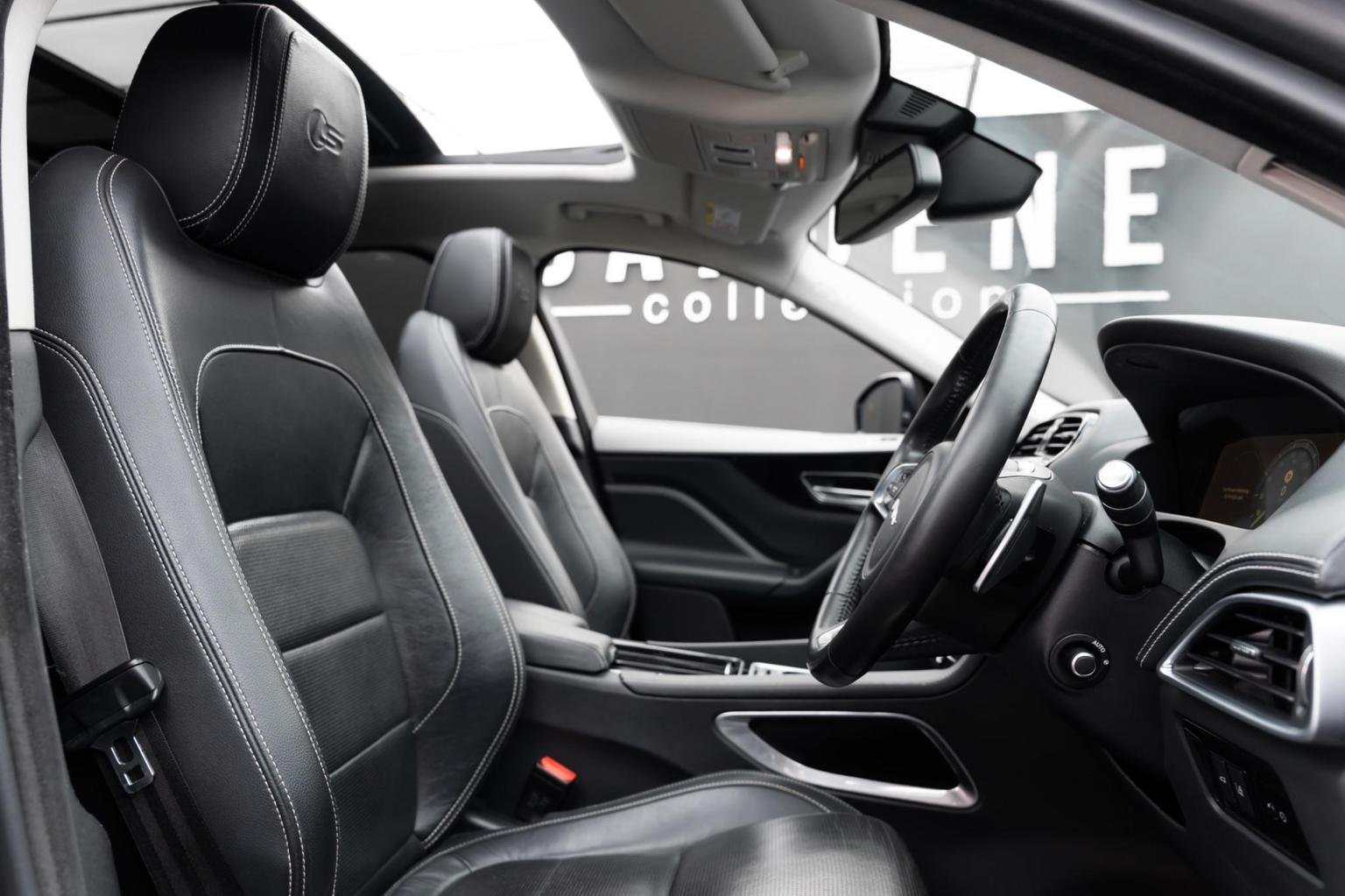 Jaguar F Pace
