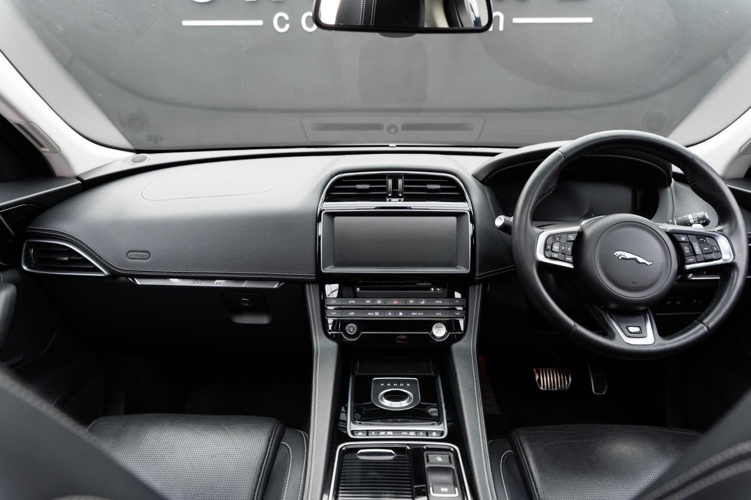 Jaguar F Pace