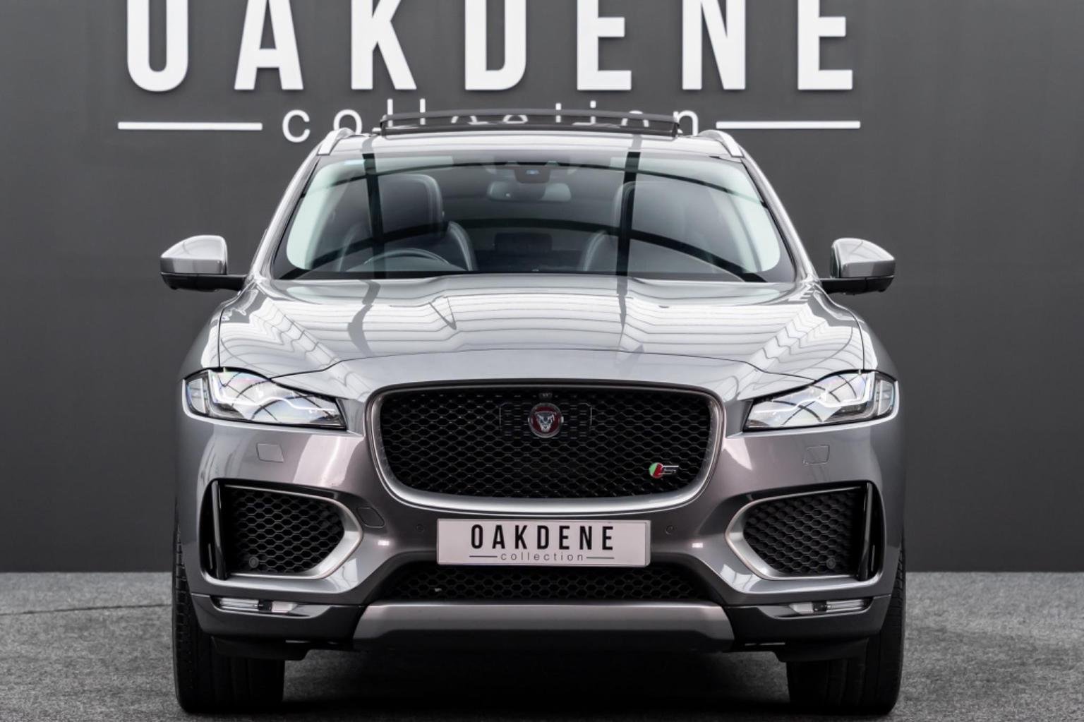 Jaguar F Pace