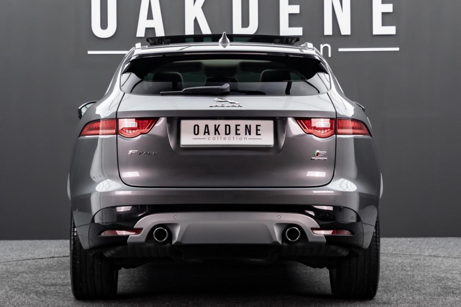 Jaguar F Pace