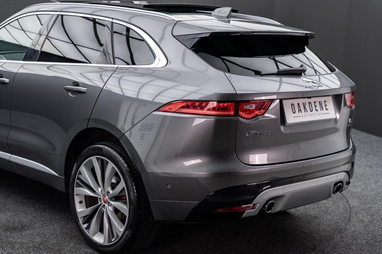 Jaguar F Pace