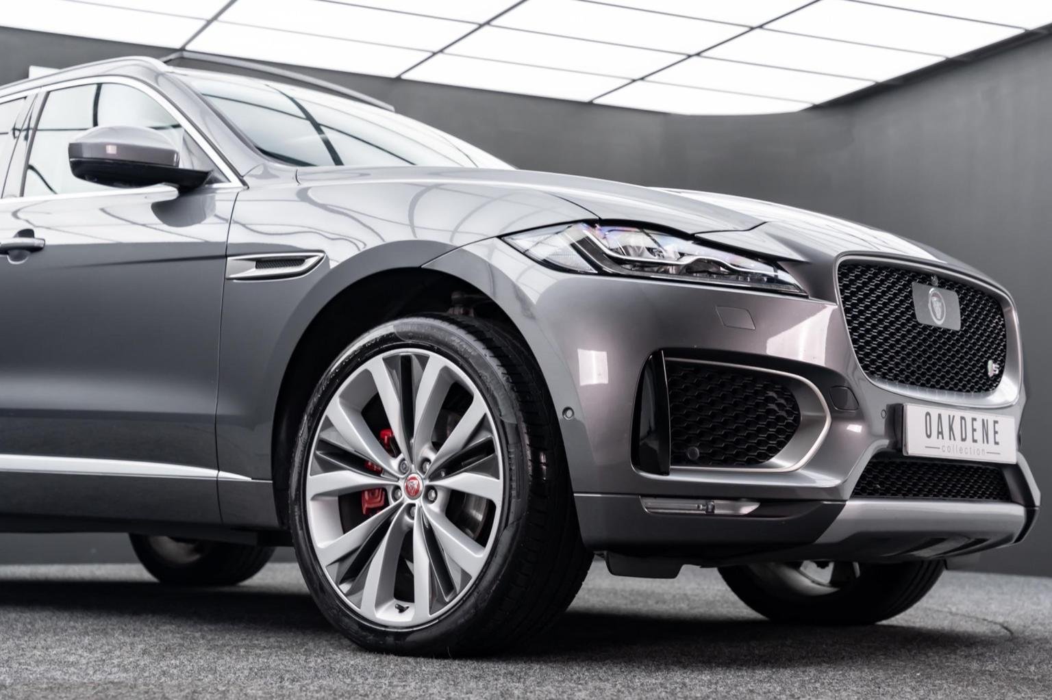 Jaguar F Pace