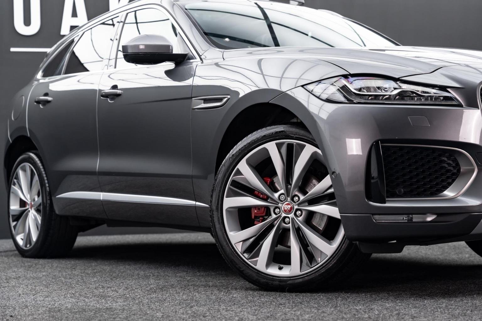 Jaguar F Pace