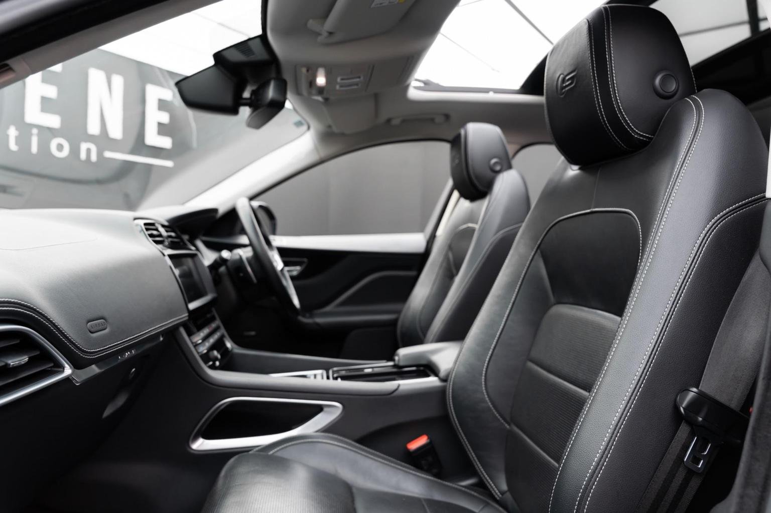 Jaguar F Pace