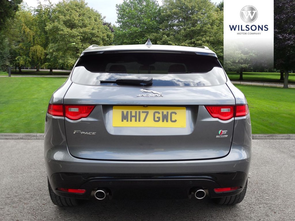 Jaguar F Pace