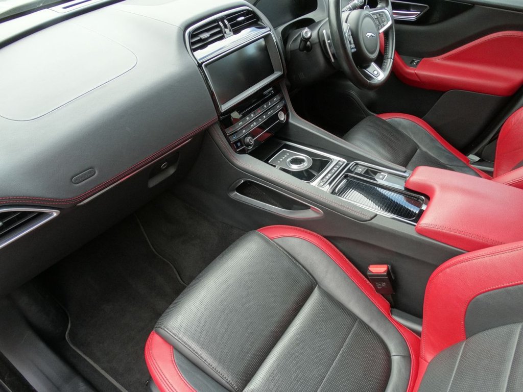 Jaguar F Pace