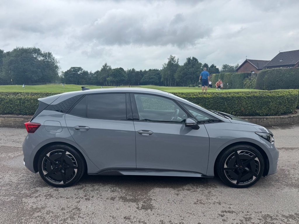 SEAT Born