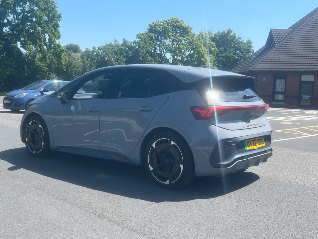 SEAT Born