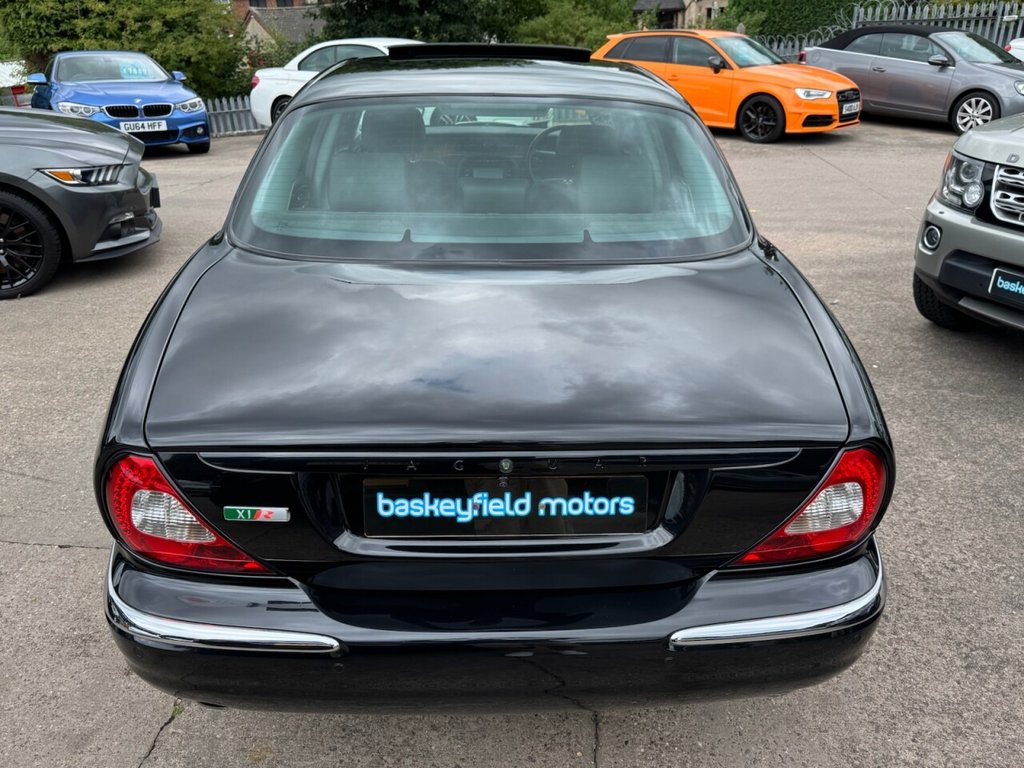 Jaguar XJ