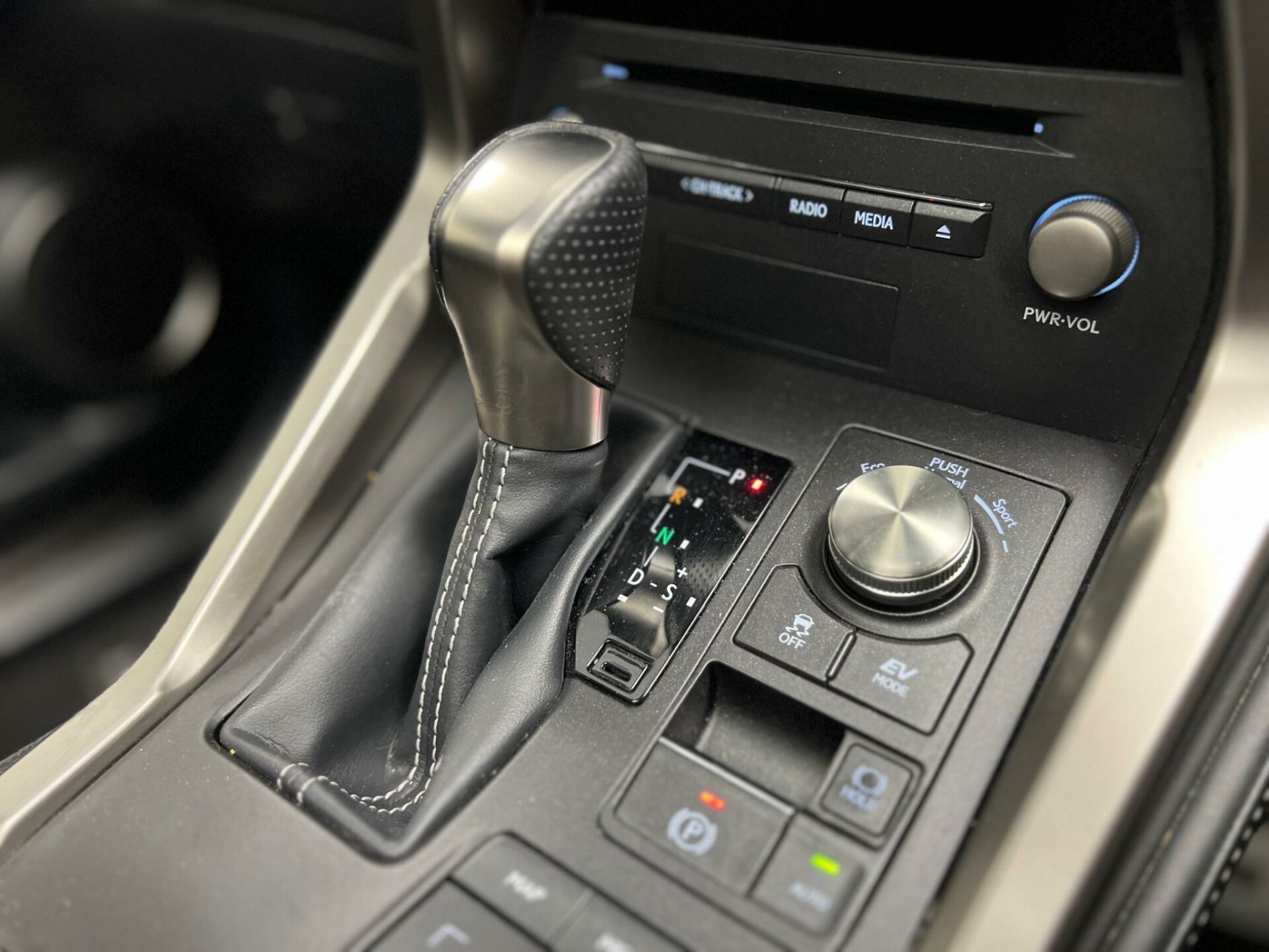 Lexus NX 300h