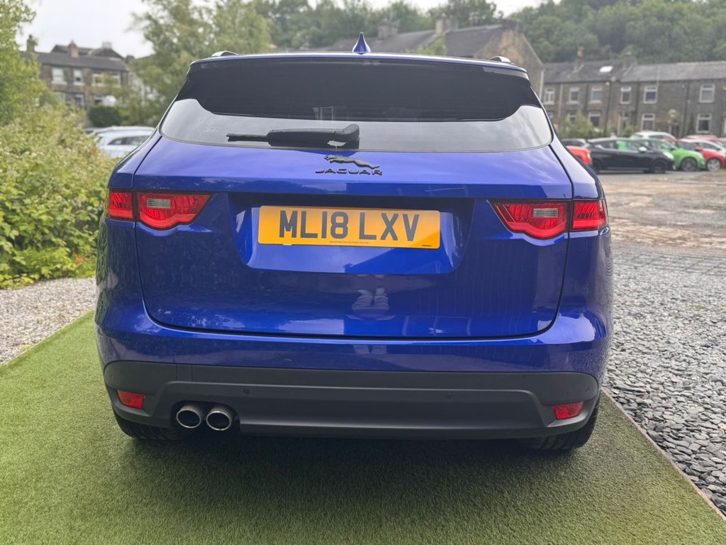 Jaguar F Pace