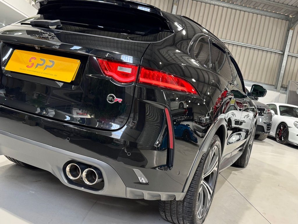 Jaguar F Pace