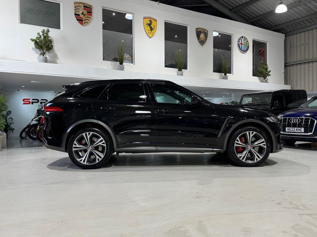 Jaguar F Pace
