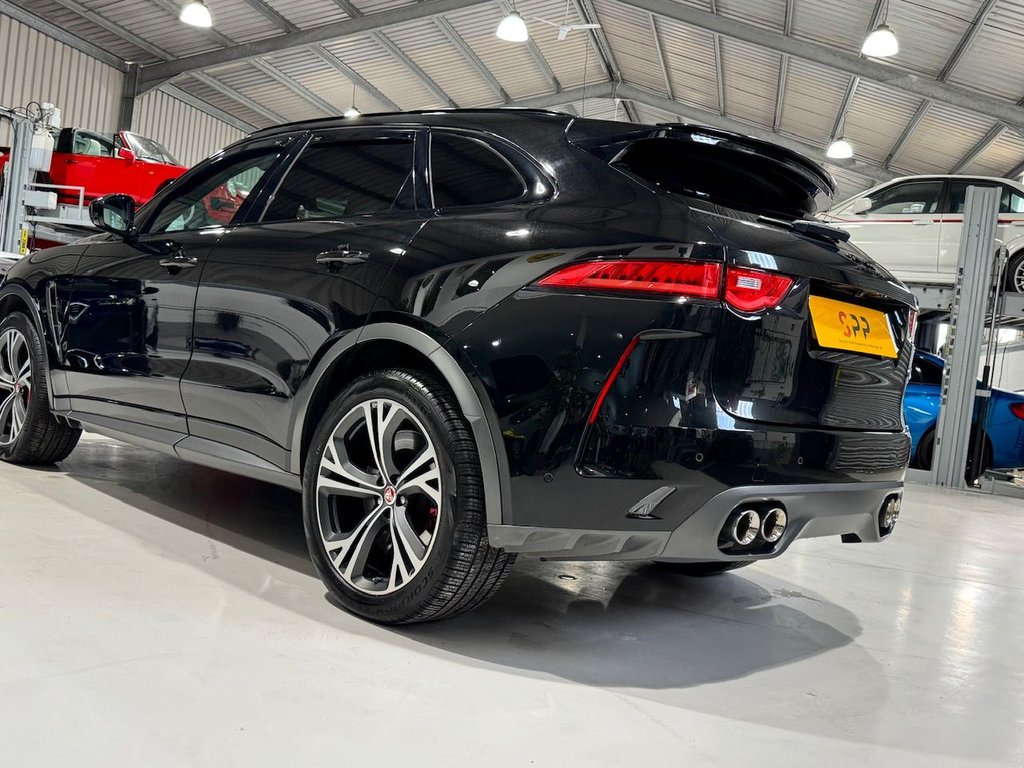 Jaguar F Pace