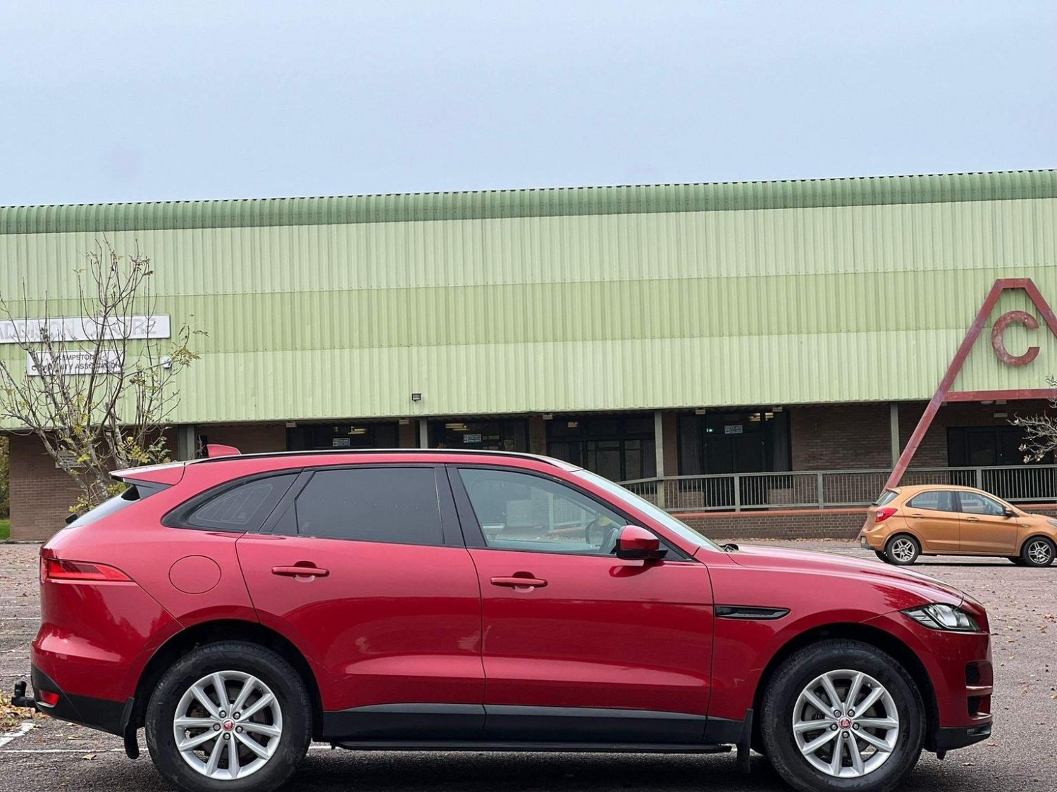 Jaguar F Pace