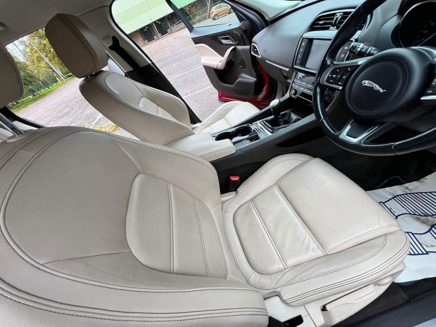 Jaguar F Pace