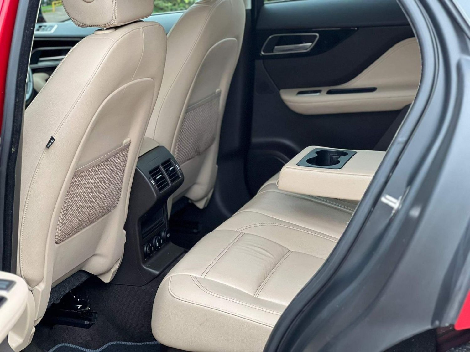 Jaguar F Pace