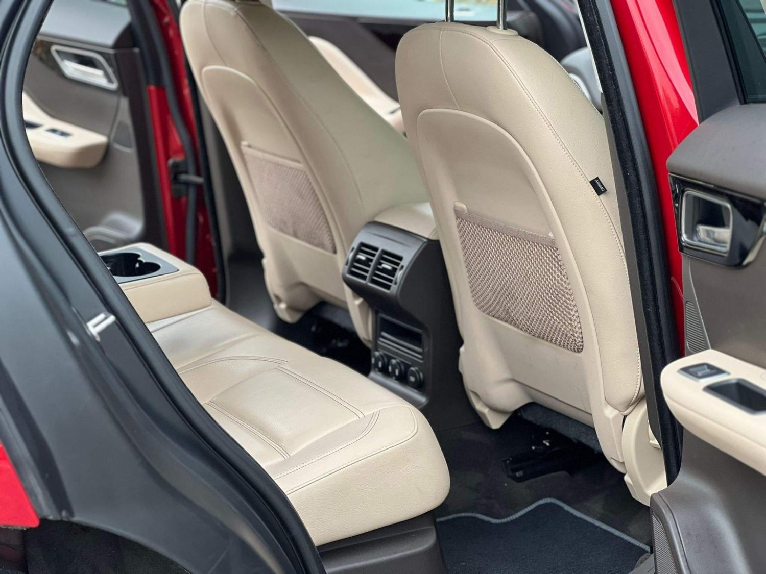 Jaguar F Pace