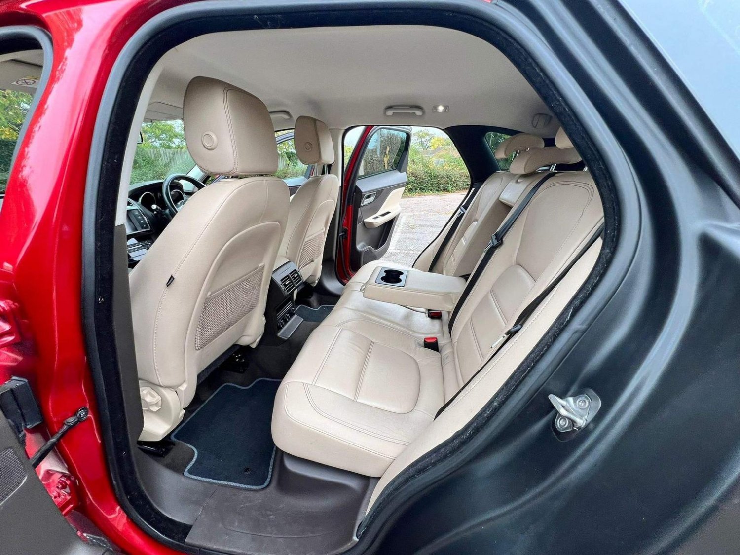 Jaguar F Pace