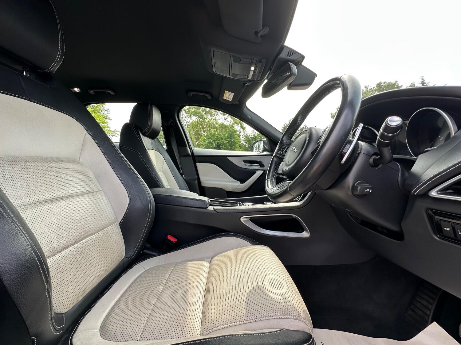 Jaguar F Pace
