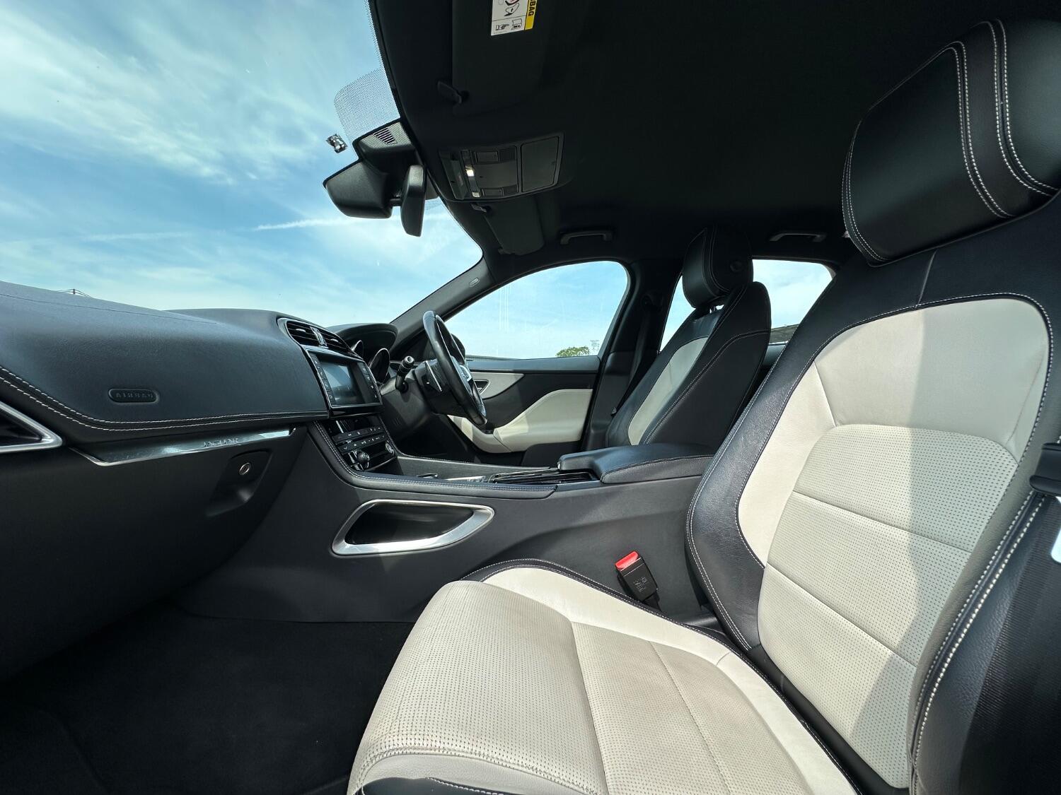 Jaguar F Pace
