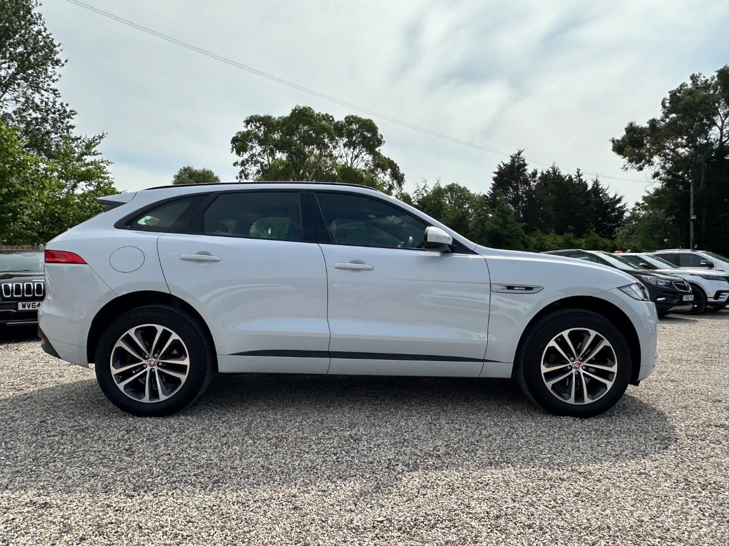 Jaguar F Pace