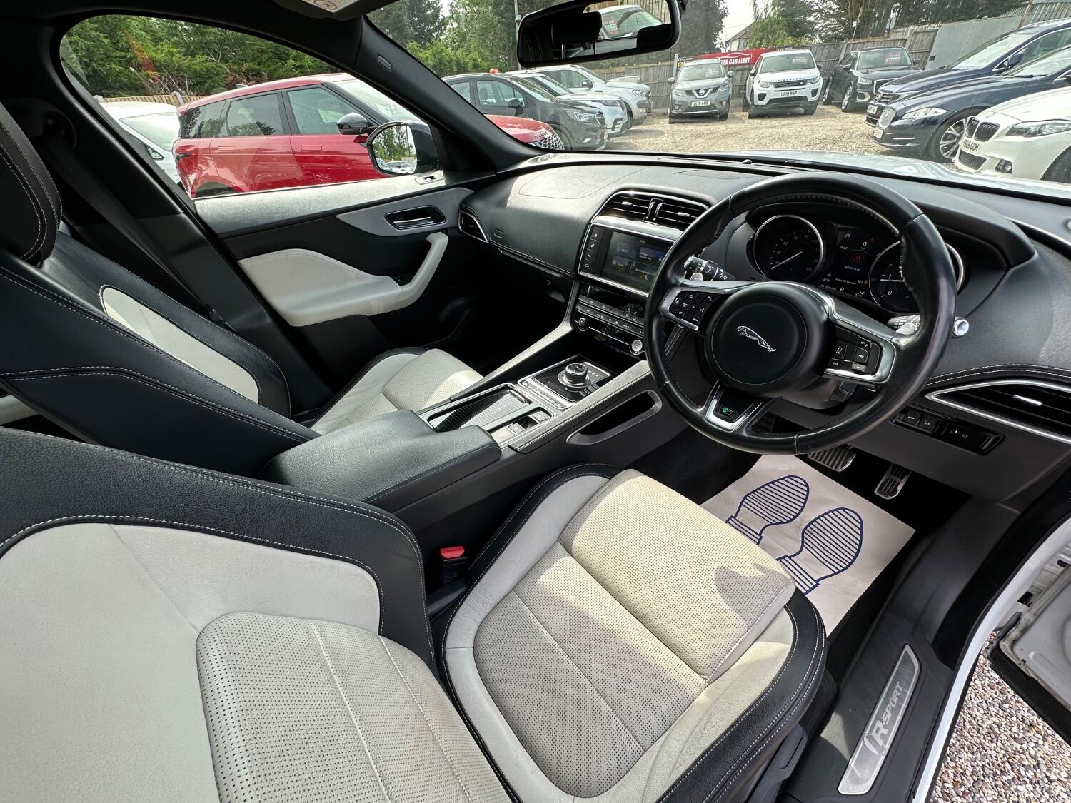 Jaguar F Pace